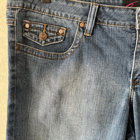 Torrid denim cotton/spandex blend shorts womens sz22 - Picture 2 of 9